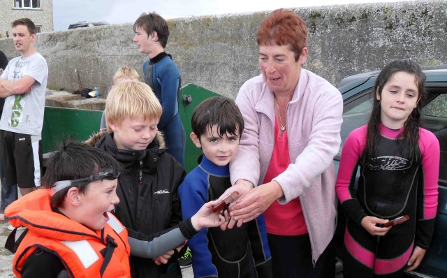 Marina presents the second place juniors prizes to Jack, Peter, Ryan & Orla. Photo: DQM